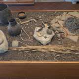 Qui sono anche presenti una serie di utensili appartenuti a uomini del Neolitico che hanno vissuto all�interno del Pulo